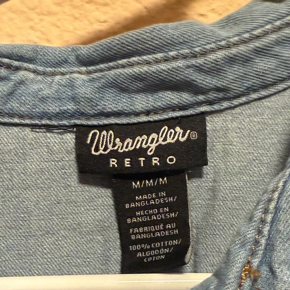 Wrangler Blue Denim Sleeveless Shirt - Picture 2 of 3